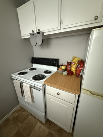 Kitchen - Clubhouse Apartments