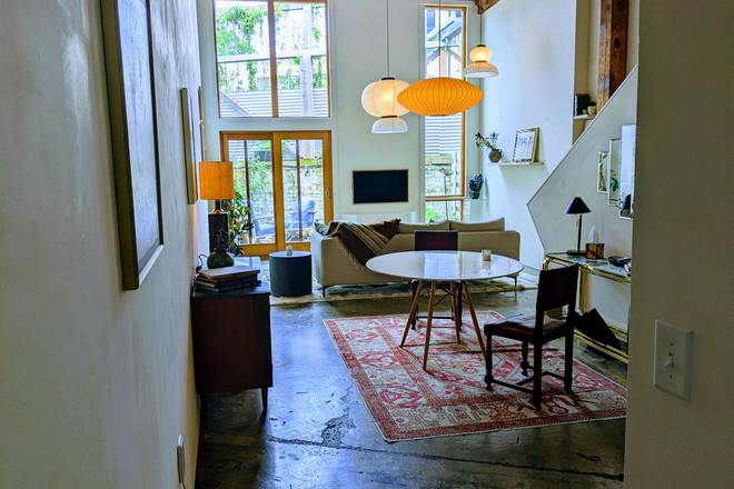 Living area - Townhouse loft, blocks from Duke east campus