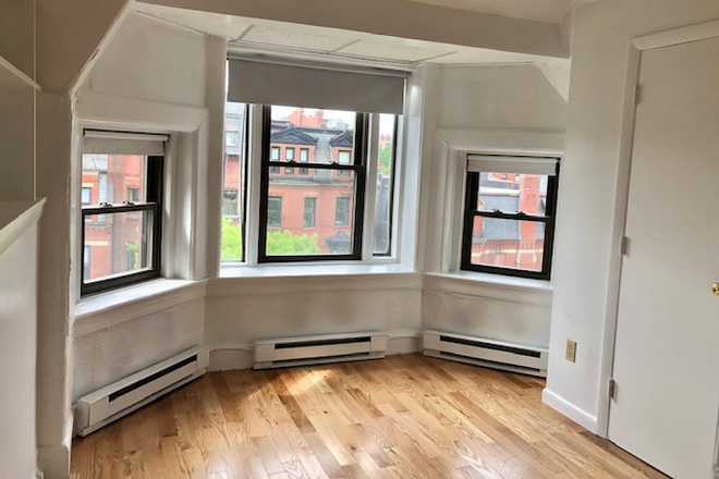 STUDIO - NO BROKER FEE - SPACIOUS UNFURNISHED STUDIO AT 248 NEWBURY STREET AVAILABLE SEPTEMBER 1, 2026 Apartments