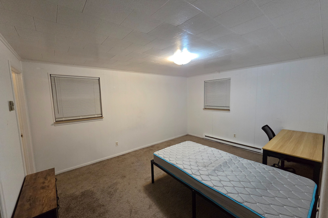 Bedroom - Pointe West Apartments (Close to Campus)