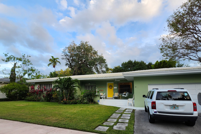 640 Candia Avenue, green house with yellow door - 1 BR/1BA in older Gables Home, all utilities incl., Verge Parking