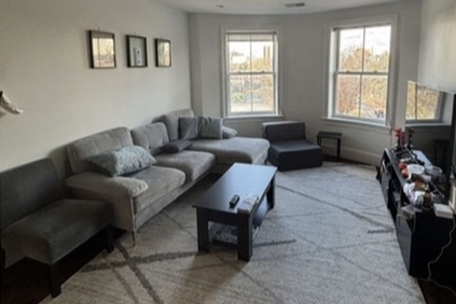Living Room - SUBLET/LEASE TAKEOVER - Fall, Spring or full year sublet in 4B2B apartment ONLY 10 MIN walk from NEU