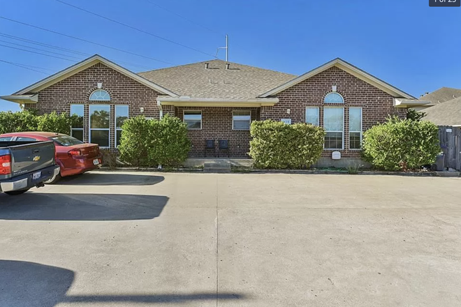 exterior - 3 Bedroom / 3 Bath Duplex Available August 1, 2026 - Pet friendly