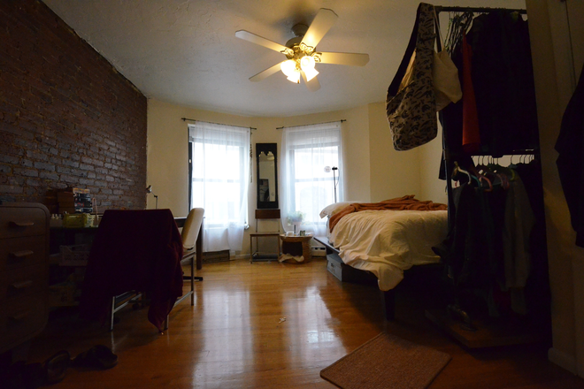 Studio - Large Studio Available 9/1/26! *CONTACT NOAH 603-470-8181