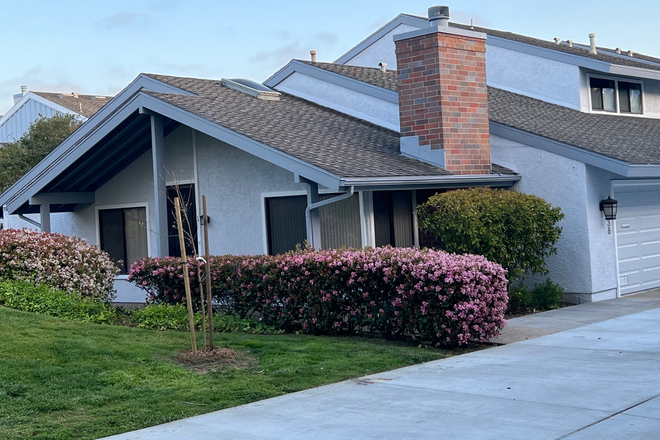 Outside view - Great location, Highly desireable bedroom in private home for post-grad