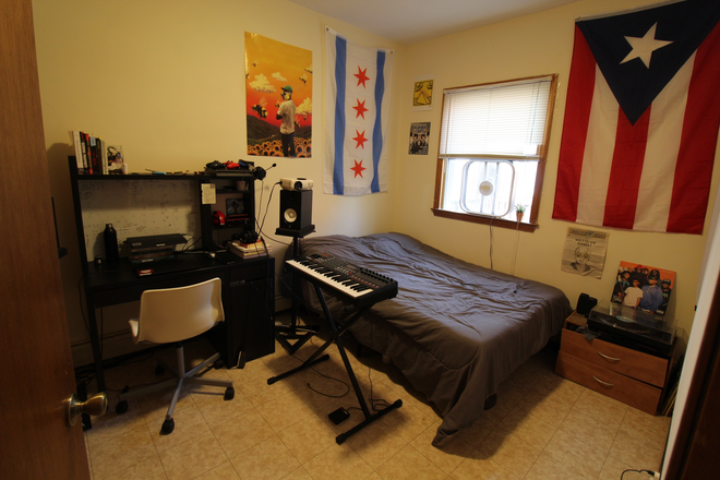 3 - Spacious apartment 4 blocks to the Central T.