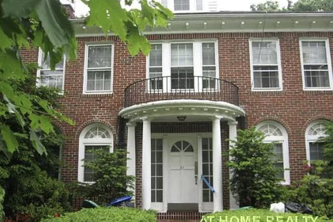 Outside Street View - 4 bed 1.5 bath, house near campus