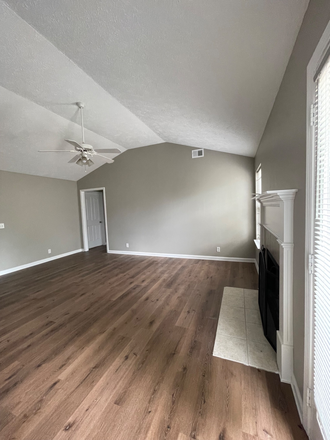 Living Room - Private House Less than 2 miles from MTSU