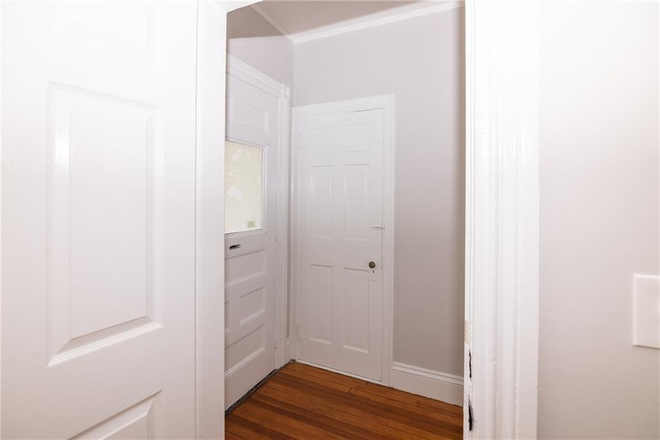 entrance - Two bed with in unit laundry. Near campus and Miriam Hospital. Apartments