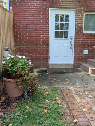 entry access to apartment - New 1 bedroom private apartment home, light-filled, fully furnished, full kitchen, 20 min to UMD