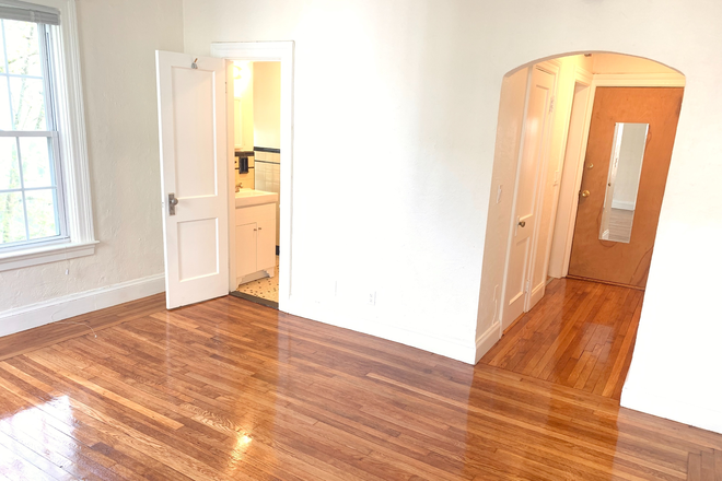 Living room - All utilities, WiFi & parking included—steps to Brown, Wayland Sq & Fox Point dining spots! Apartments