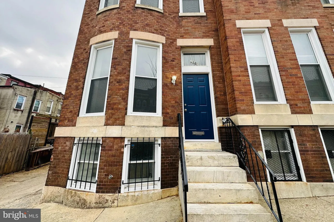 Front of the Building - Central Baltimore, 1300+ sqft/unit, MAJOR transportation routes Duplex