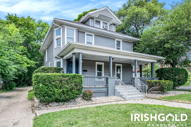 front of house - Six bedroom house (looking for 2 female roommates)