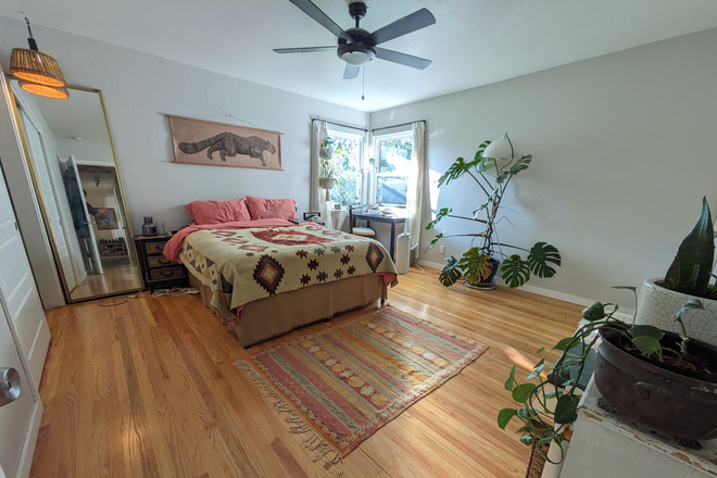 Master bedroom - Wonderful master bedroom off Piedmont Ave House