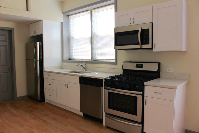 kitchen - Beautiful two bedroom one bathroom 3 blocks from West Campus Apartments