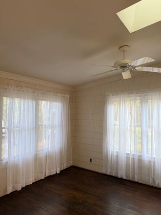 Great room - 4 BEDROOM 4 BATH +GREAT ROOM +OFFICE RENOVATED HOUSE