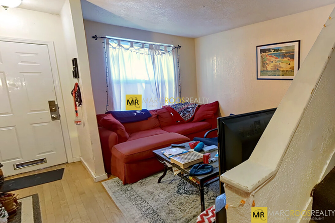 Call NOW for showings! 617-236-8600 - HAMMOND ST - *NO FEE* 3 FLR 4BR TOWNHOUSE IN SOUTH END FOR *9/1/2026* W/ LNDRY IN UNIT, 2.5 BATHS!