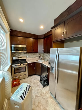 1109 Boylston St., #20 - NO BROKER'S FEE!! Renovated 2-bed split(3bedrooms with NO living room) Apartments