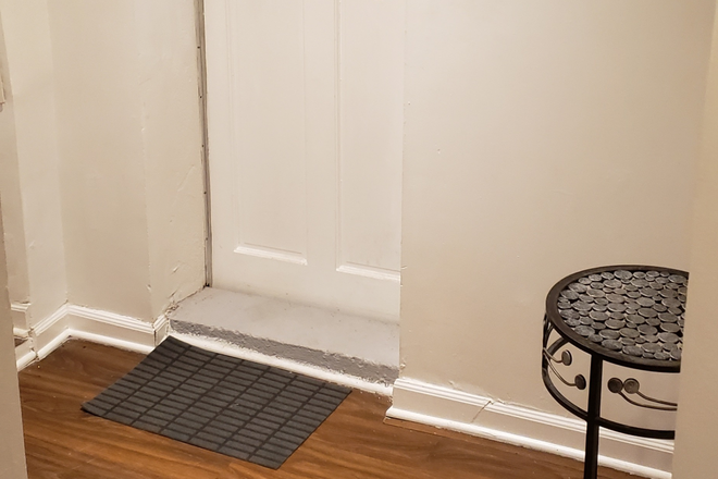 Entrance and foyer - Furnished 1 bedroom apt all utilities included