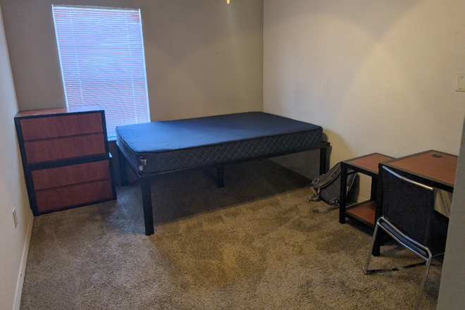 Pre move-in bedroom. - Knights Circle Apartment