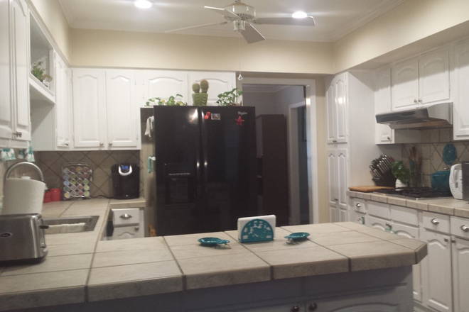 Kitchen - Close to UMMC on Quite Cul-de-sac street. House