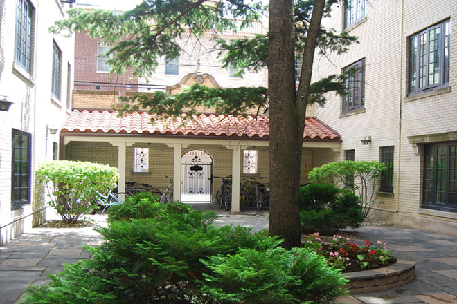 Live in Oak Park! - Live in Oak Park! Apartments