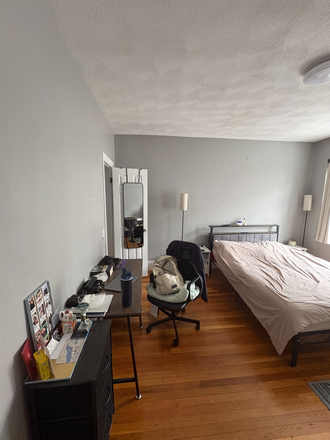 Room for rent - $1,200/MONTH - SINGLE ROOM IN 5BED/2BATH APARTMENT. 3 MIN WALK TO B LINE. W/D IN UNIT (Allston)
