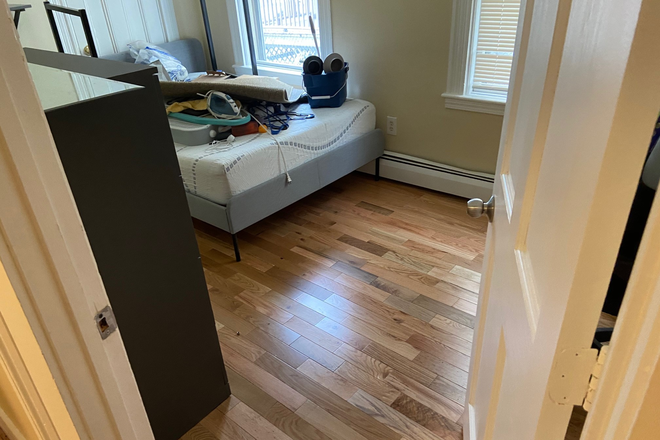 bostonrealtyonline.com - Charming Four Bed with Sunny Living Room and Water Included