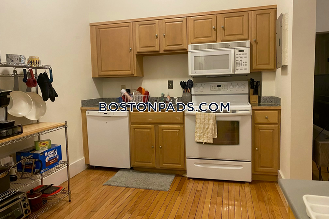 Kitchen - New Listing! 2 Bed 1 Bath on Aberdeen St. in Fenway! Apartments