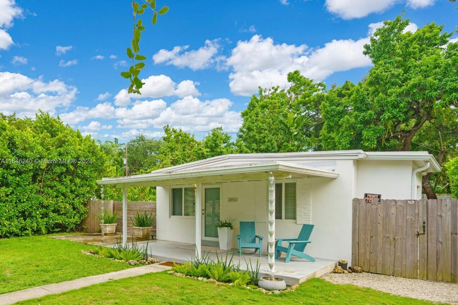 Front Porch - Avocado House