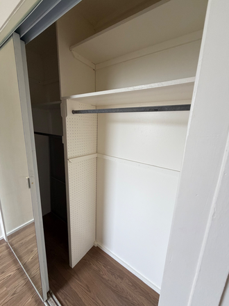 Closet - Waikīkī Parkway