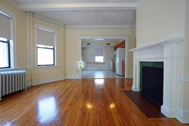1 - SEPT 2025 NO FEE + ONE MONTH FREE?Huge Packards 4bed/2bath?Central AC/DW?Balcony/Sunroom?Pet