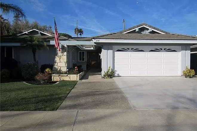 Front of house - Spacious Clark House