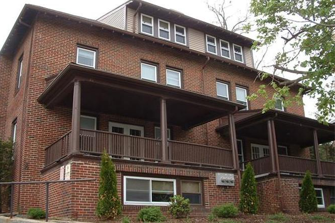 Front patio (Right) - 64 Kirkwood Road
