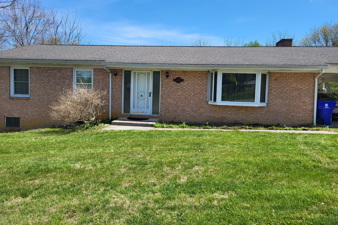 Front of Home - Big House Close to 460!