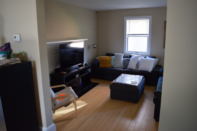 living room - Gorgeous & SPACIOUS Bedrooms Available in College Park within WALKING DISTANCE to UMD campus House