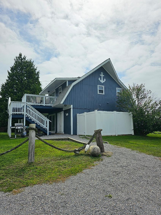 side - 13 Charlestown Blvd Narragansett, RI 02882