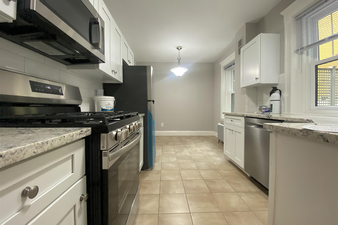 1 - Renovated 2 Bedroom - Great Location - HEAT AND HOT WATER INCLUDED Apartments