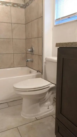 Bathroom - Midtown Townhome - 5min Walk to Campus