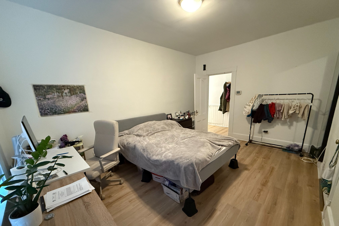 Middle Bedroom - 3 Bedroom 2 full bathroom – KENDALL/INMAN/CENTRAL – $0 DEPOSIT / $0 FEE Apartments