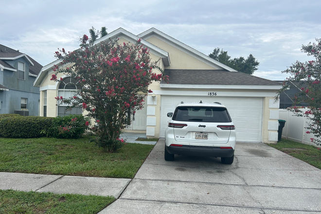 Street view - 4 Bed, 2000 Sq Foot House 15 Min from Main Campus