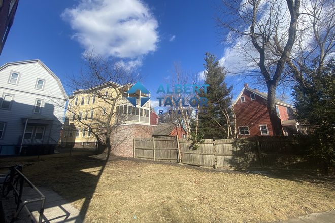 Shared Back Yard - Massive 2 Bed 2 Bath in North Cambridge!! Apartments