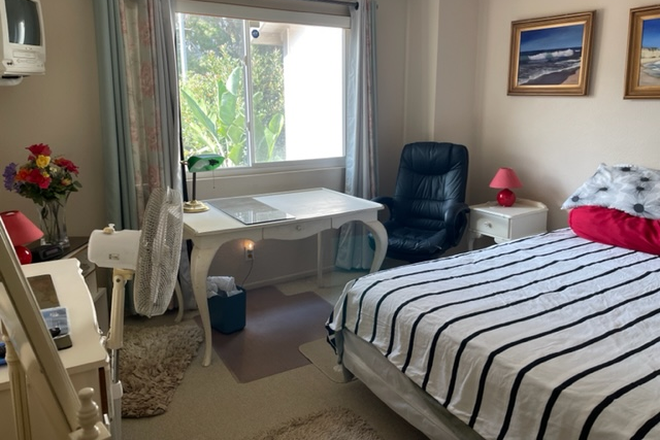 Bedroom - One bedroom with private bath at $1500 | One bedroom w/shared bath at $1200. utilities included Townhome