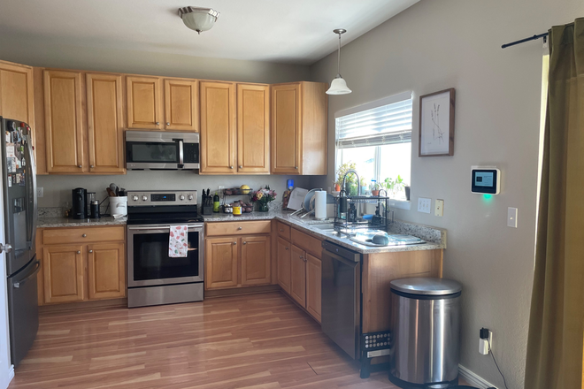Shared Space-Kitchen - Seeking 2 Additional Roommates-Perfect for CU Denver Anshutz Medical Campus Students House
