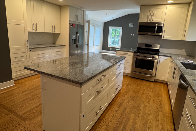 Kitchen to Family Room - 4BR home-Longview Dr-Princeton