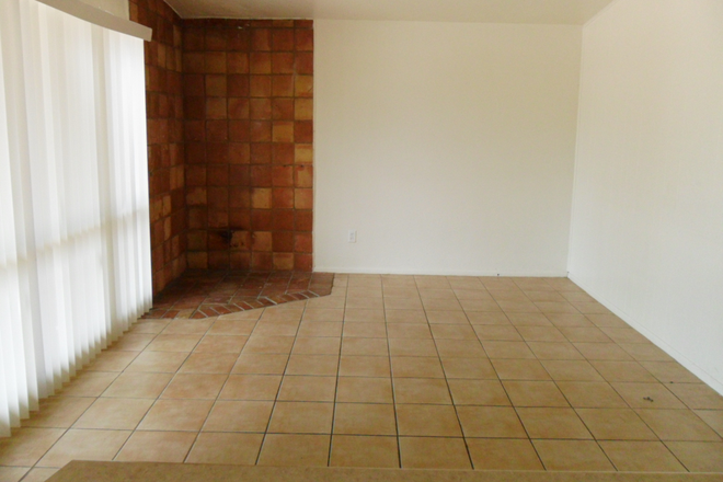 living room - Look at this amazing deal! House