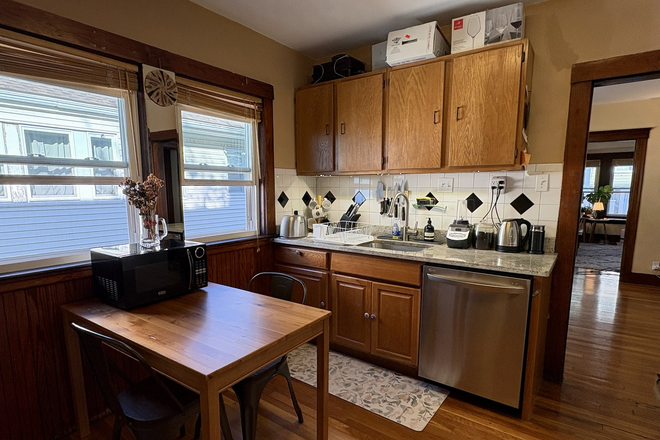 Call NOW for showings! 617-236-8600 - SUNSET ST - STUNNING 2 FLR 4BR AVAIL *9/1/2026* W/ PRVT ENTRANCE, IN UNIT W/D, RNTL PRKNG, 2.5 BATHS Apartments