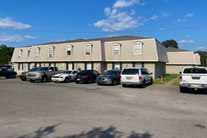 Photo - Royal Oaks Apartment Homes