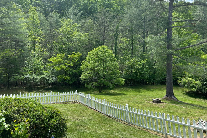 Photo - Charming Split-Level Home with Spacious Yard & Modern Updates – Ideal Location!