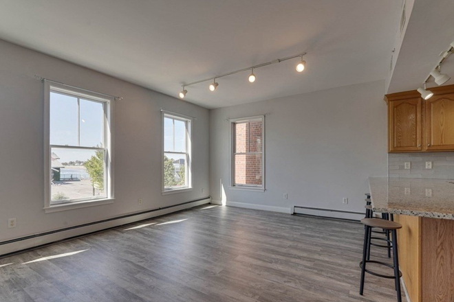 Living room/Kitchen - Beautiful condo with ocean views and New England charm